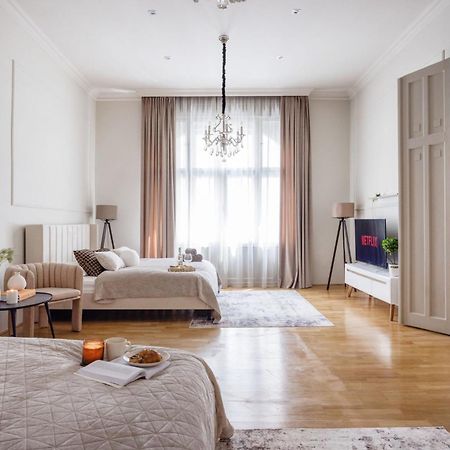 Timeless Elegant Apartment By Opera House Budapesta Exterior foto