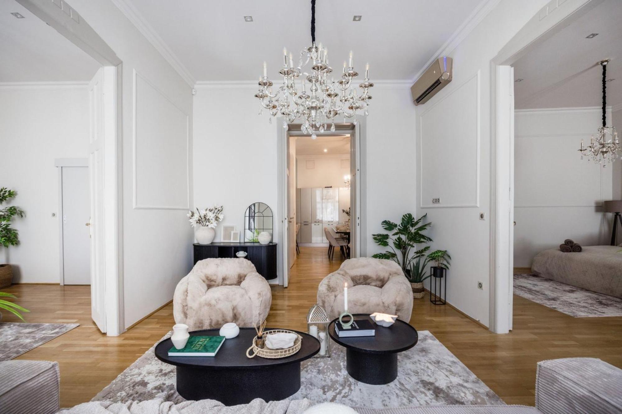 Timeless Elegant Apartment By Opera House Budapesta Exterior foto