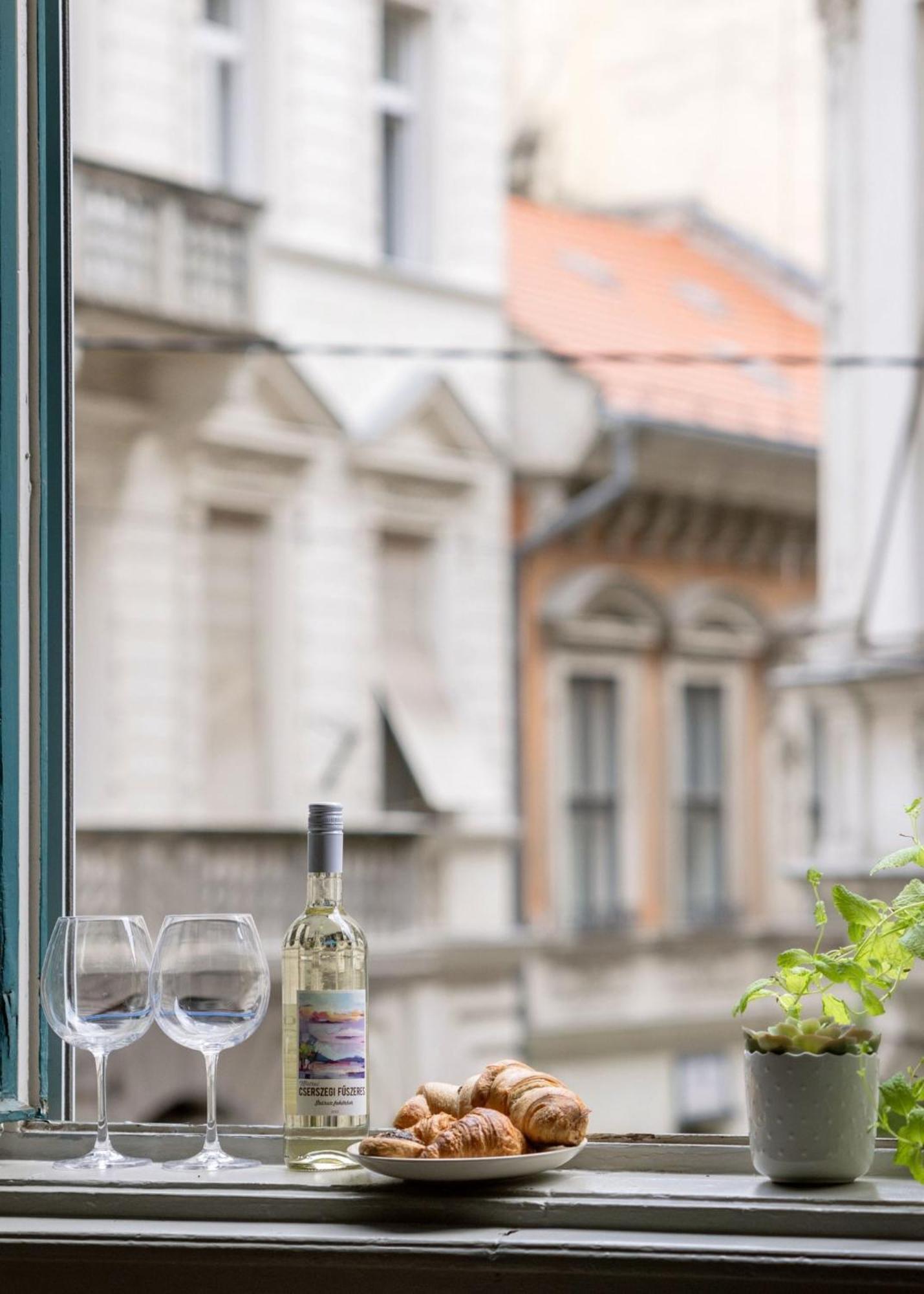 Timeless Elegant Apartment By Opera House Budapesta Exterior foto