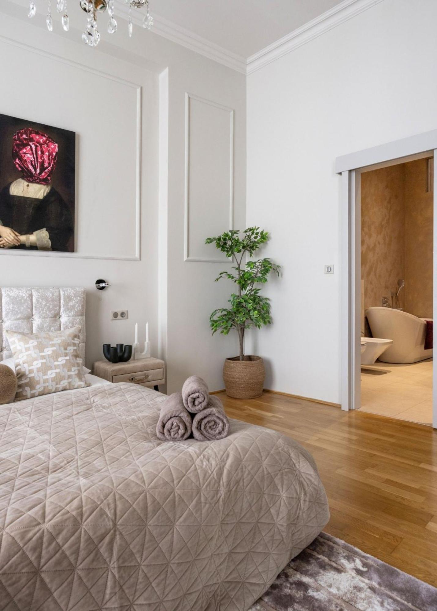 Timeless Elegant Apartment By Opera House Budapesta Exterior foto
